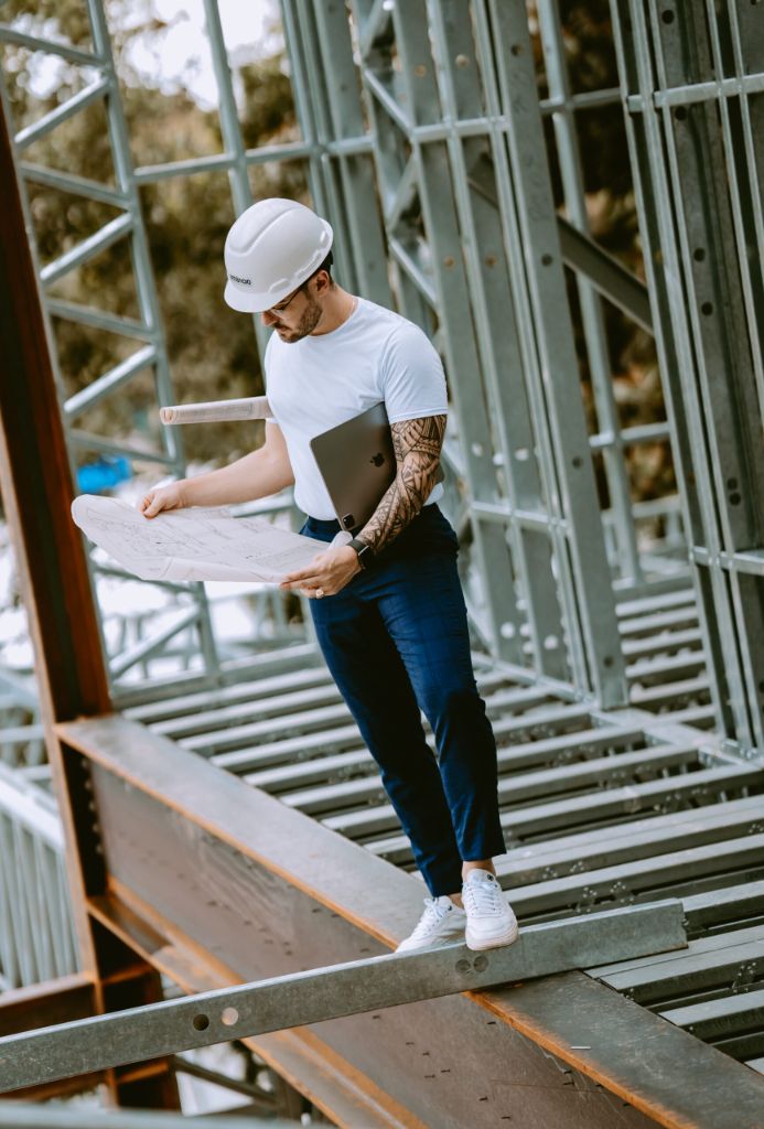Moisés Amâncio em obra de Light Steel Frame